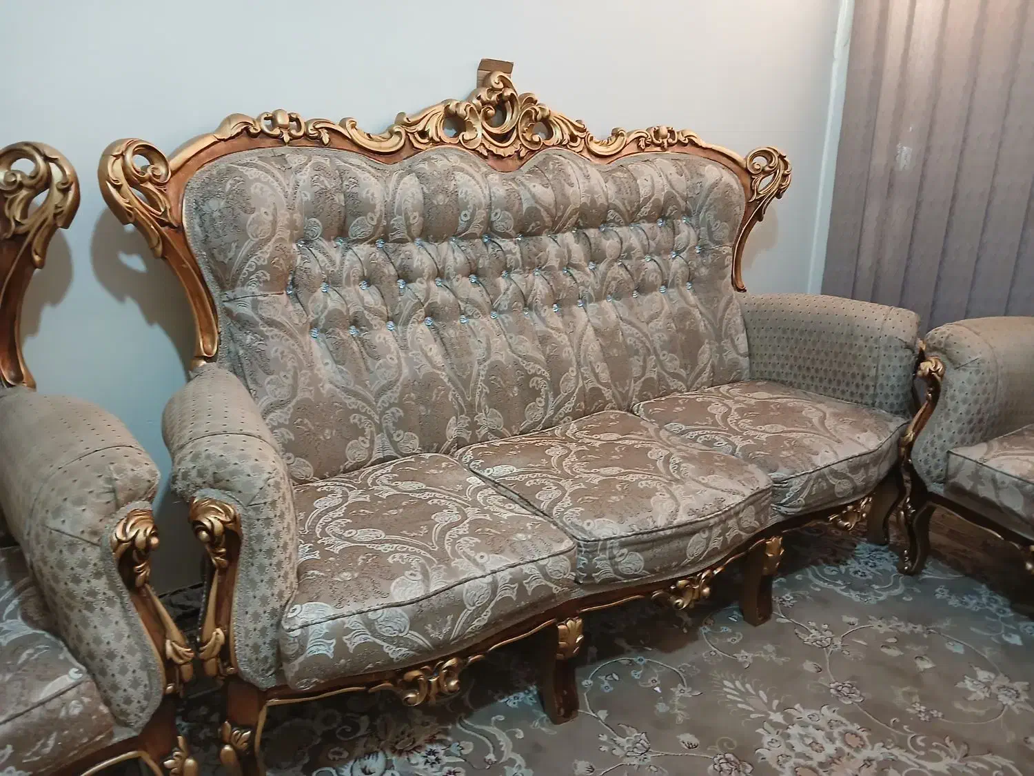 مبل 9نفره سلطنتی|مبلمان خانگی و میز عسلی|شاهین‌شهر, حافظ شمالی|دیوار