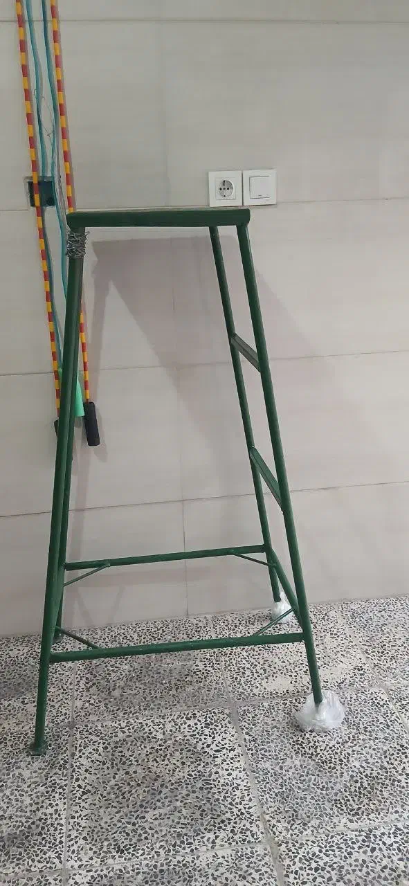 چهار پایه آهنی|صندلی و نیمکت|کرمانشاه, |دیوار