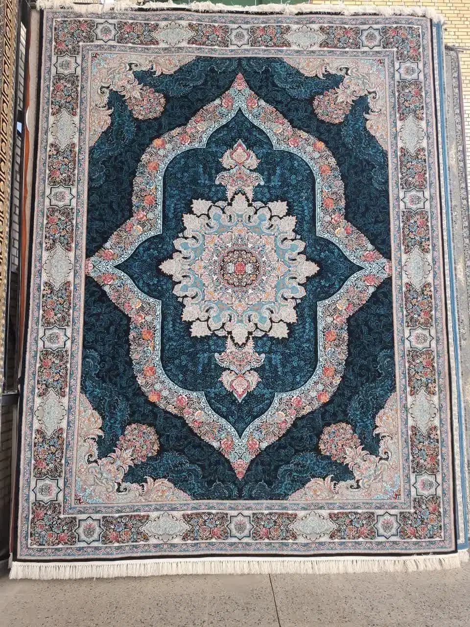 فرشهای ۷۰۰ شانه خرید از تولیدی|فرش|کاشان, شهرک صنعتی راوند|دیوار