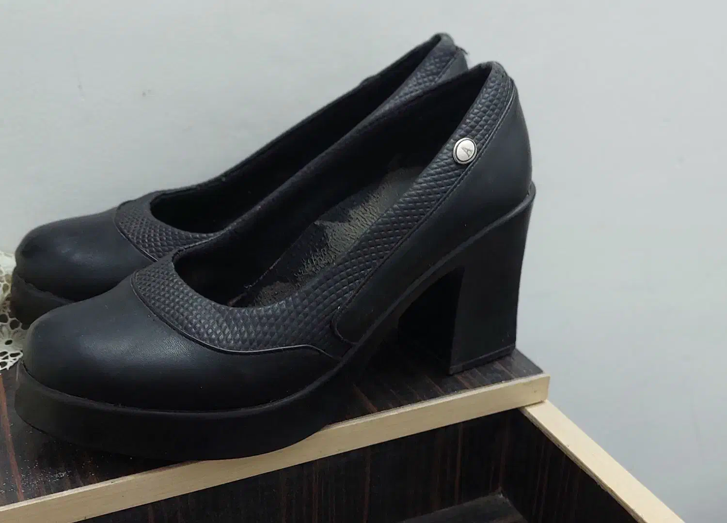 کفش و کیف|کیف، کفش، کمربند|دزفول, |دیوار