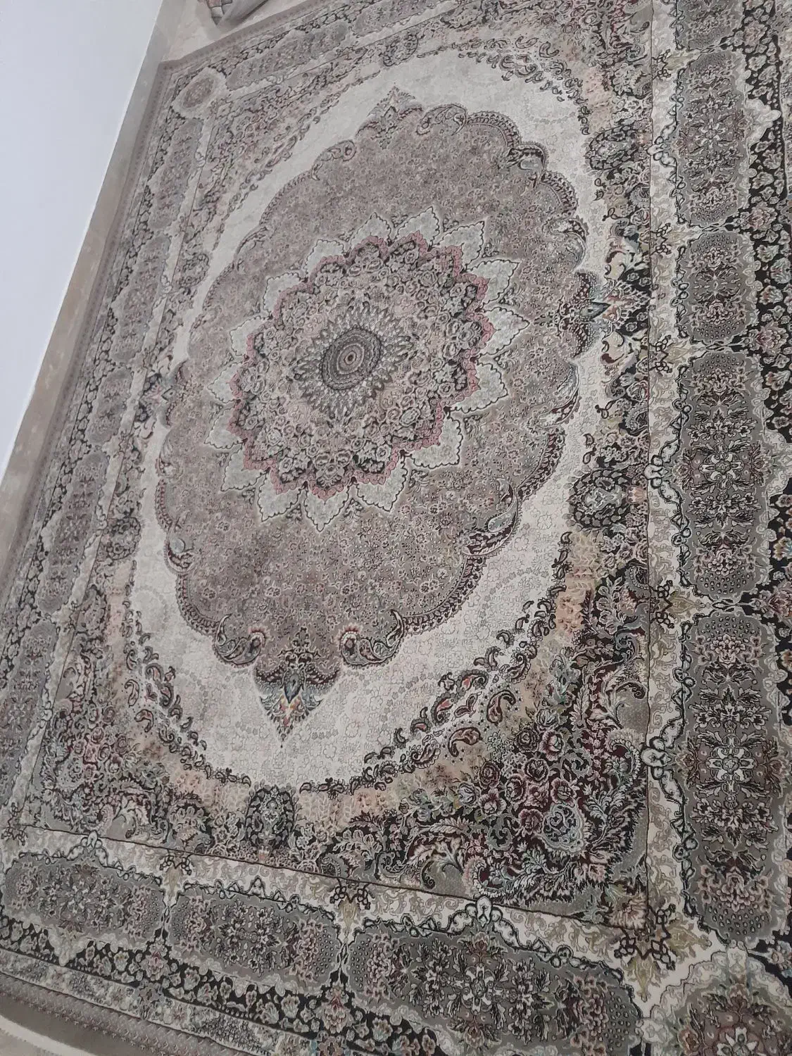 فرش ۹ متری .۱۲۰۰ شانه ..سالم بدون زدگی|فرش|قدس, شهرقدس|دیوار