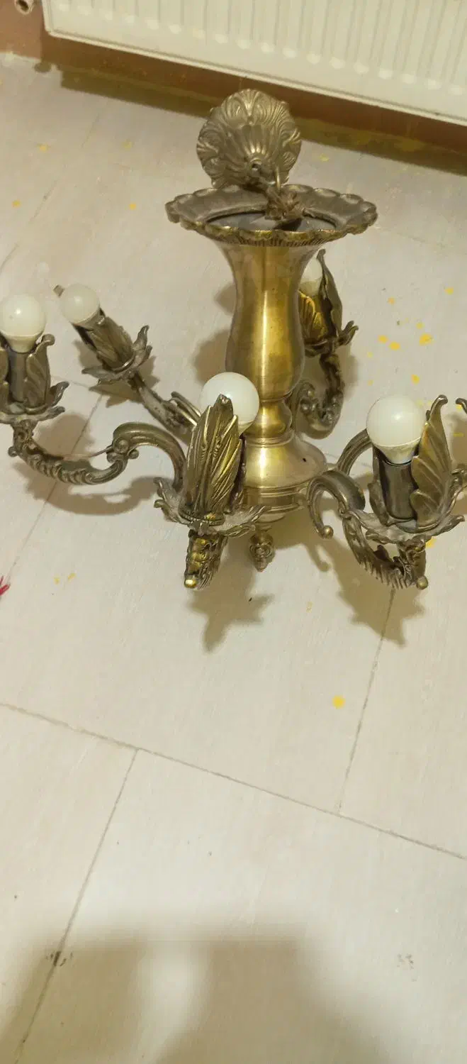 لوستر قدیمی نقش دار|لوستر و چراغ آویز|نجف‌آباد, دفاع مقدس|دیوار