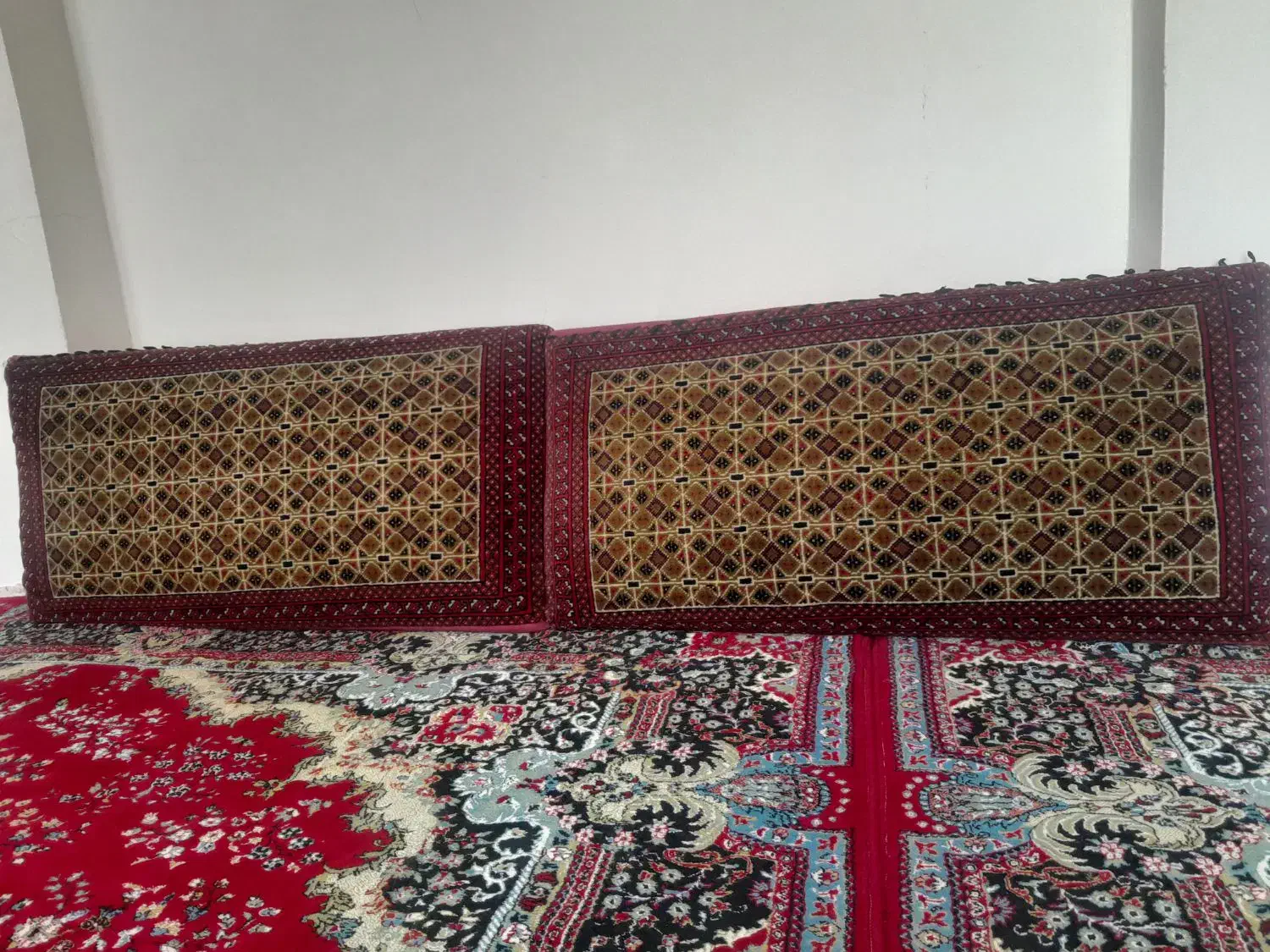پشتی|پشتی|میانه, |دیوار