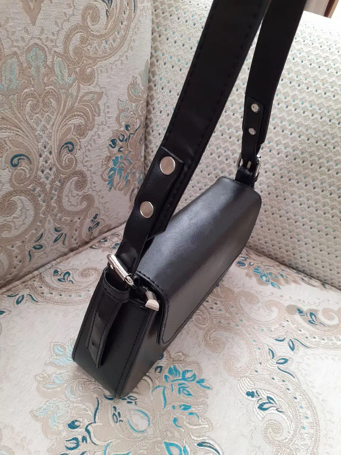 کیف|کیف، کفش، کمربند|میانه, |دیوار