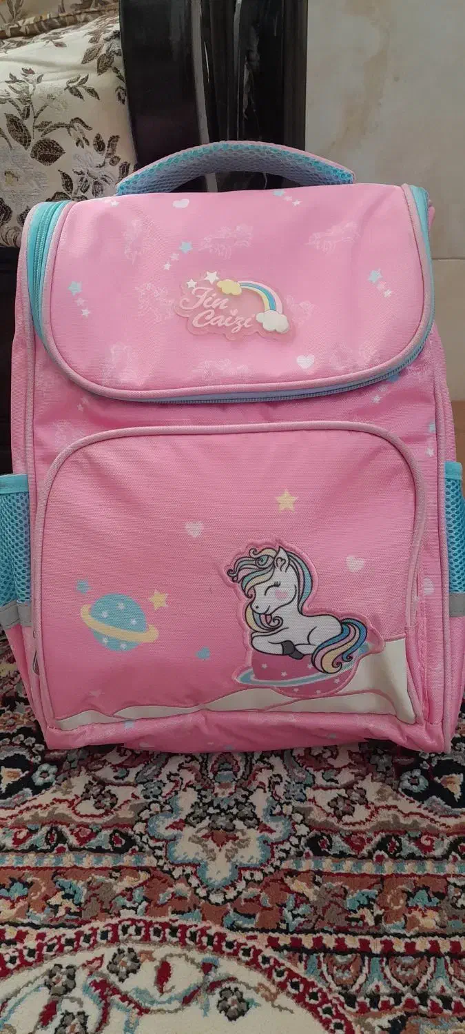 کیف مدرسه|کیف، کفش، کمربند|اصفهان, گورت|دیوار