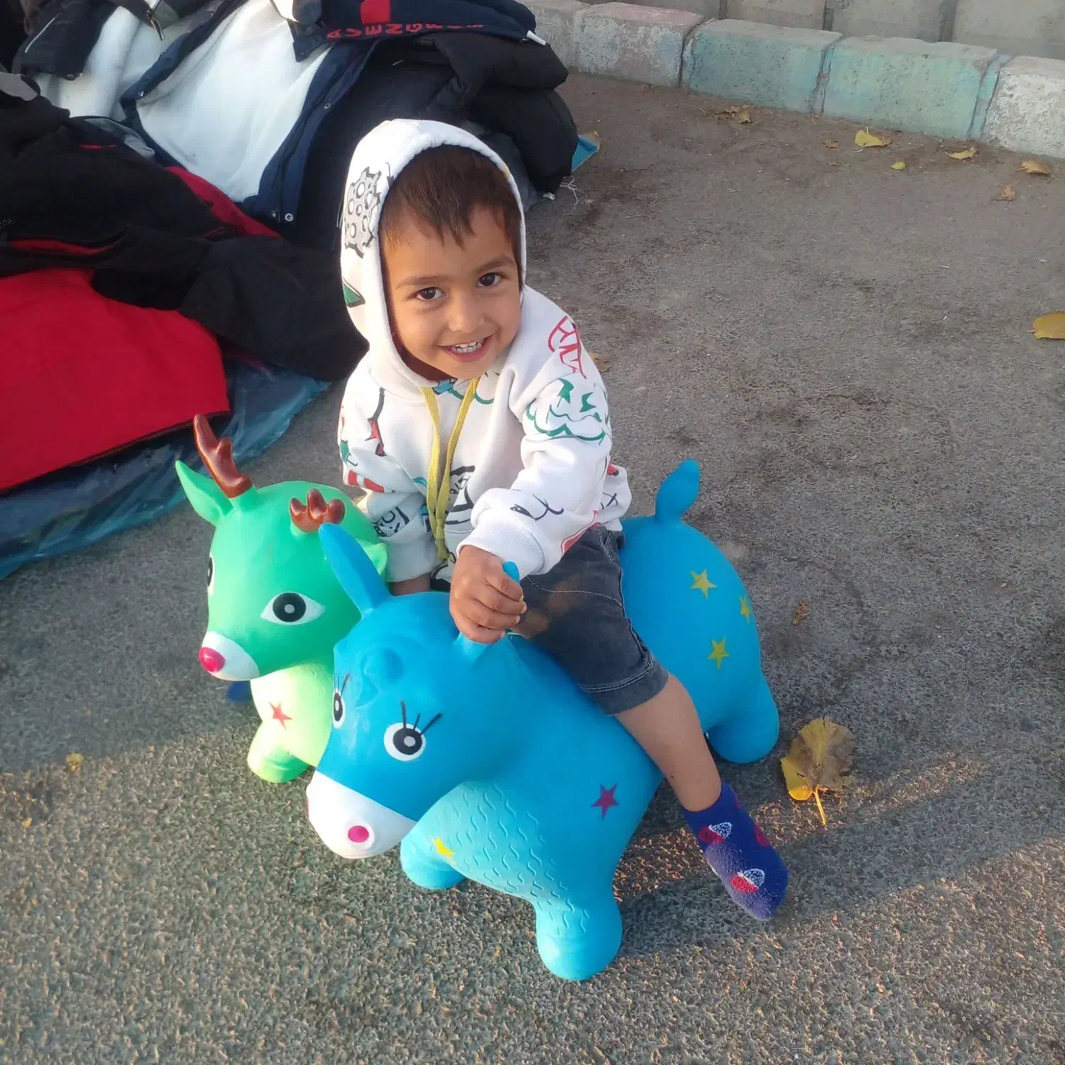 اسباب بازی بچه‌ها|اسباب‌بازی بچه|نیشابور, سرآب کوشک|دیوار