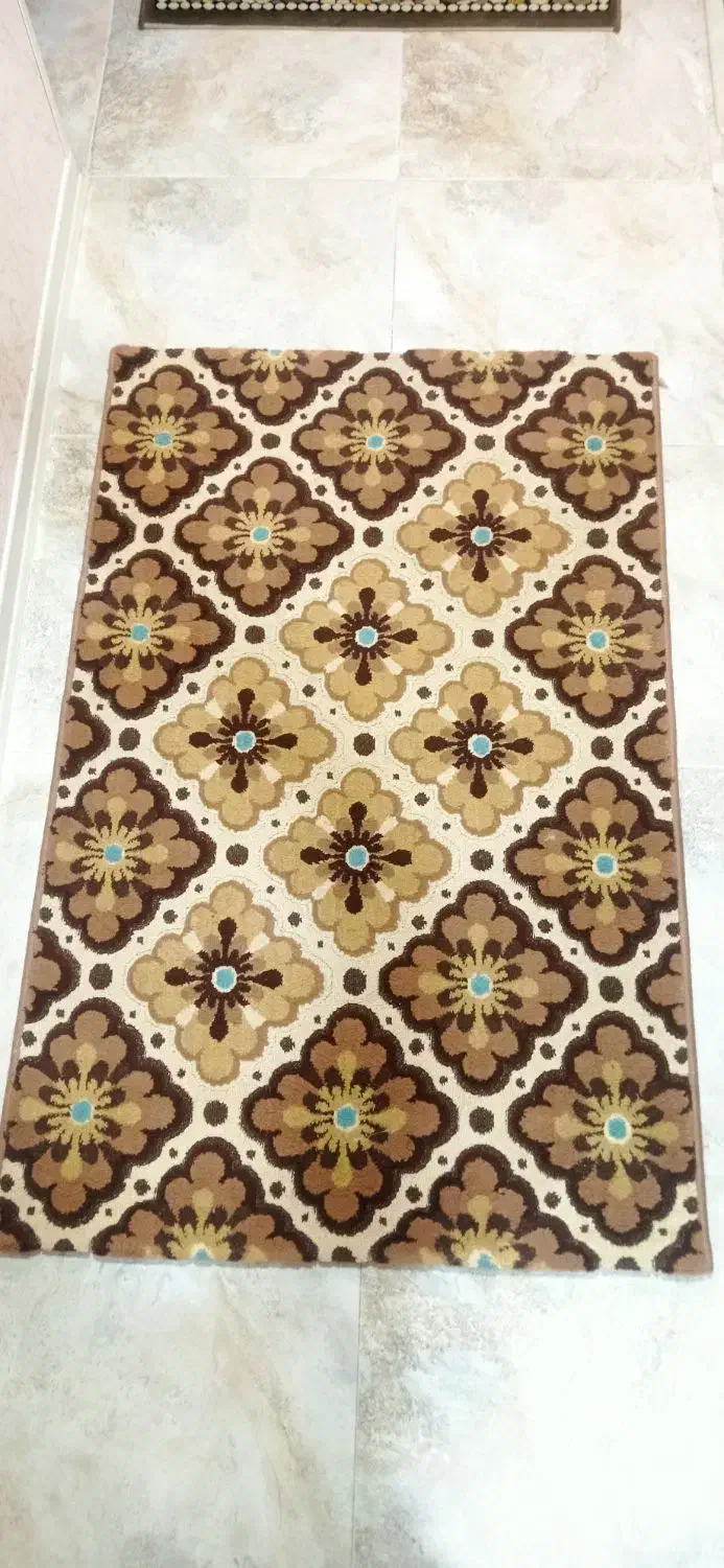 فرش|فرش|فردیس, سرحدی|دیوار