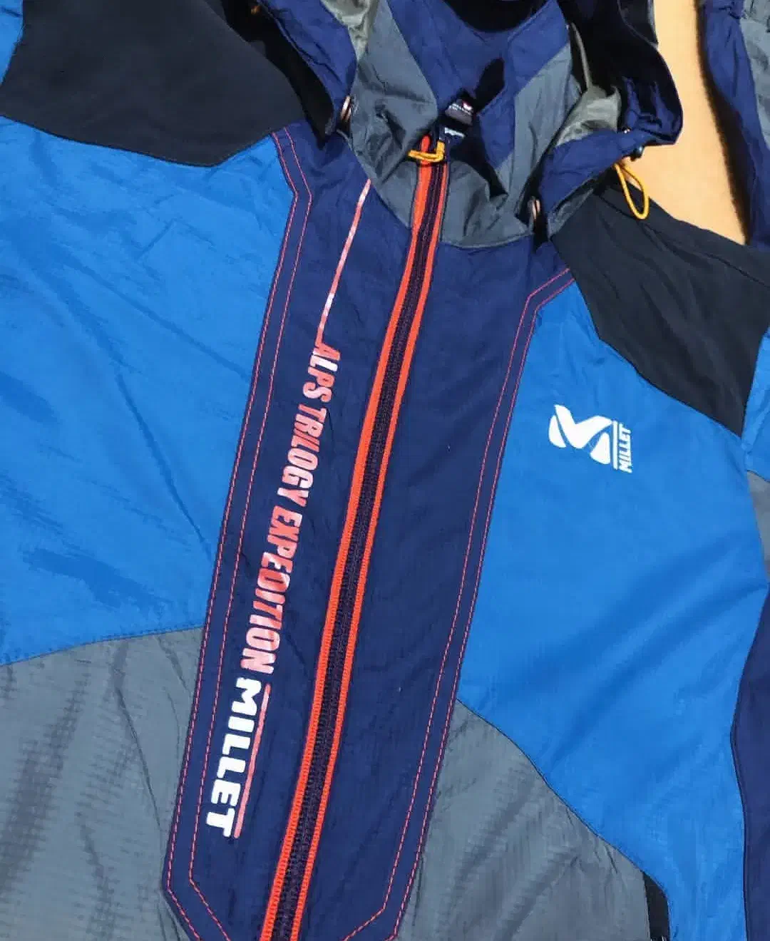 کوهنوردی میلت|کوهنوردی و کمپینگ|تهران, آسمان|دیوار