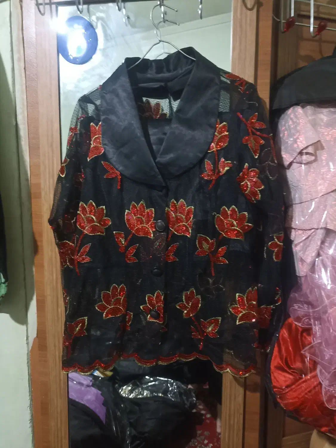 درحدنو|لباس|خوی, |دیوار