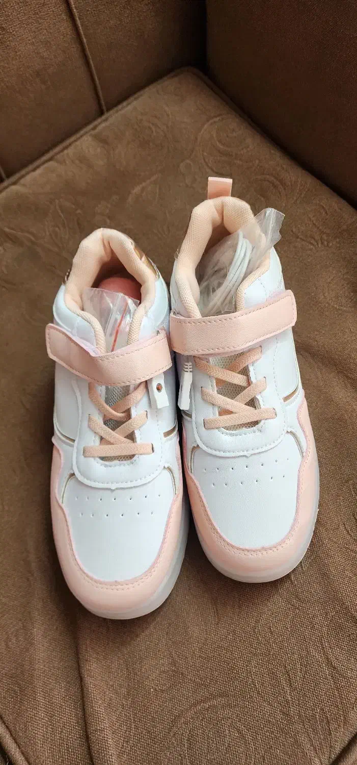 کفش اسکیت دار|دوچرخه، اسکیت، اسکوتر|زاهدان, |دیوار