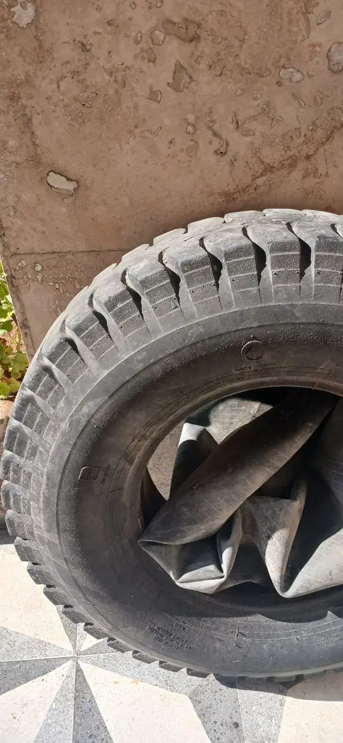 لاستیک 825 خاوری|قطعات یدکی و لوازم جانبی|شیراز, شهرک مهدیآباد|دیوار