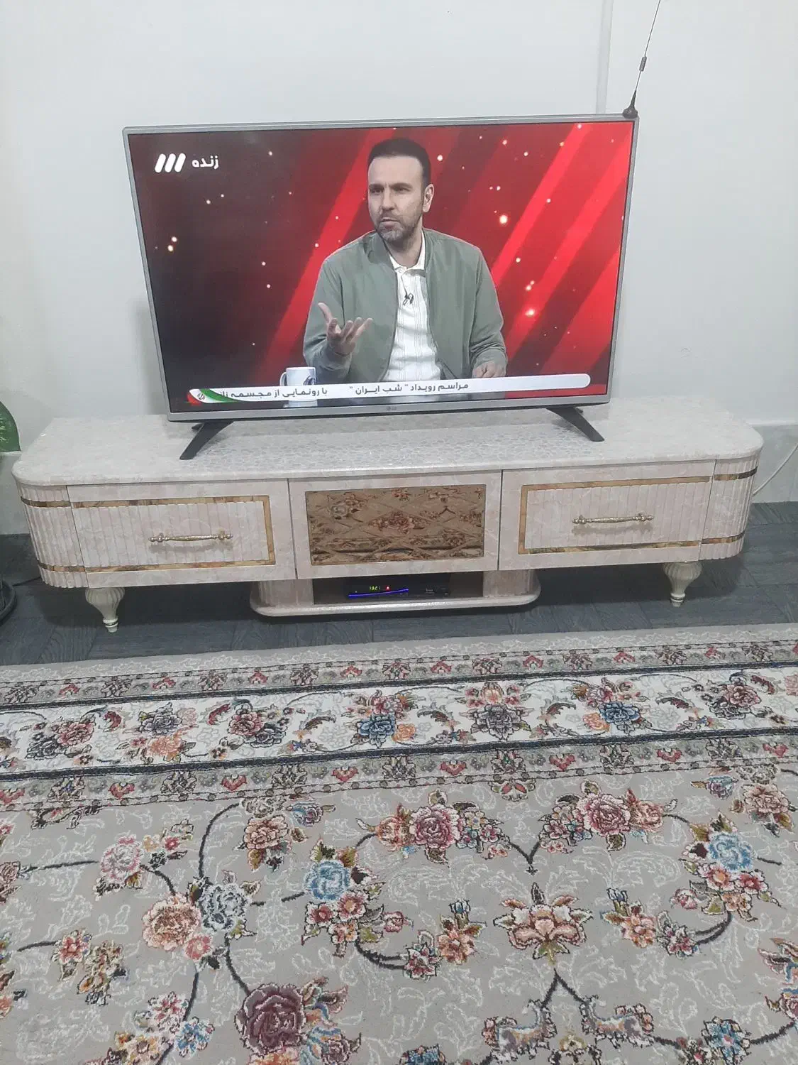 ست آینه کونسول میزتلویزیون۱۱۵۰۰میلون|بوفه، ویترین، کنسول|خرمآباد, |دیوار