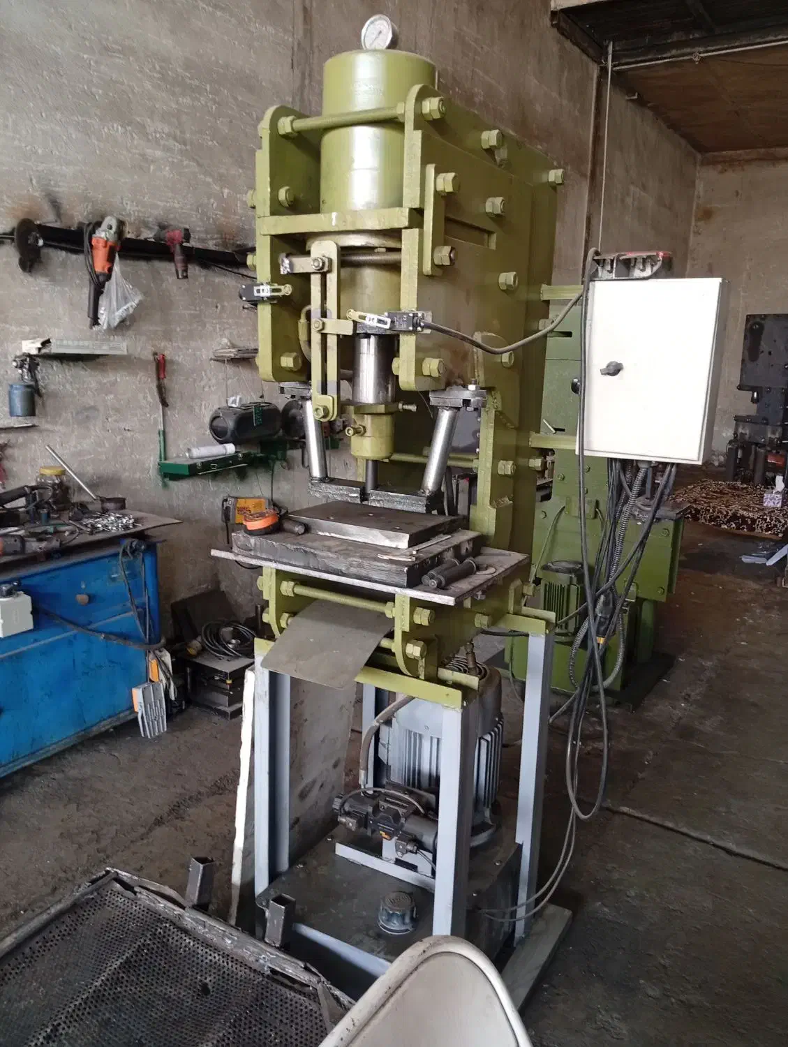 پرس هیدرولیک|ماشین‌آلات صنعتی|ری, بازار آهن|دیوار