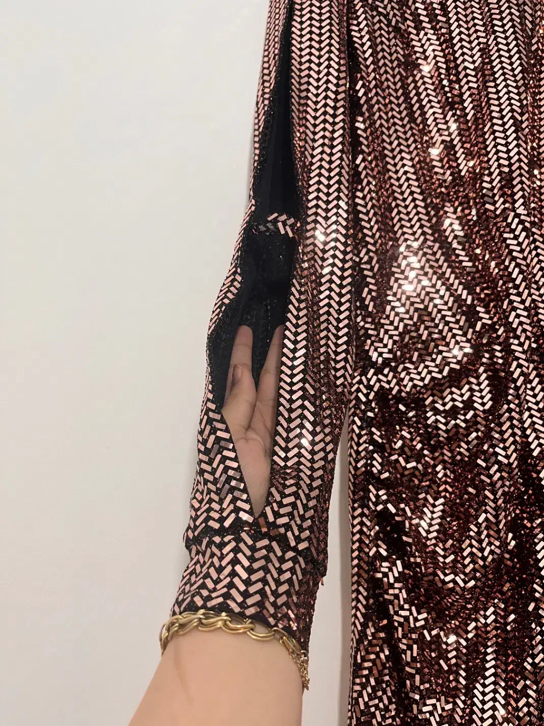 لباس مجلسی|لباس|قنوات, |دیوار