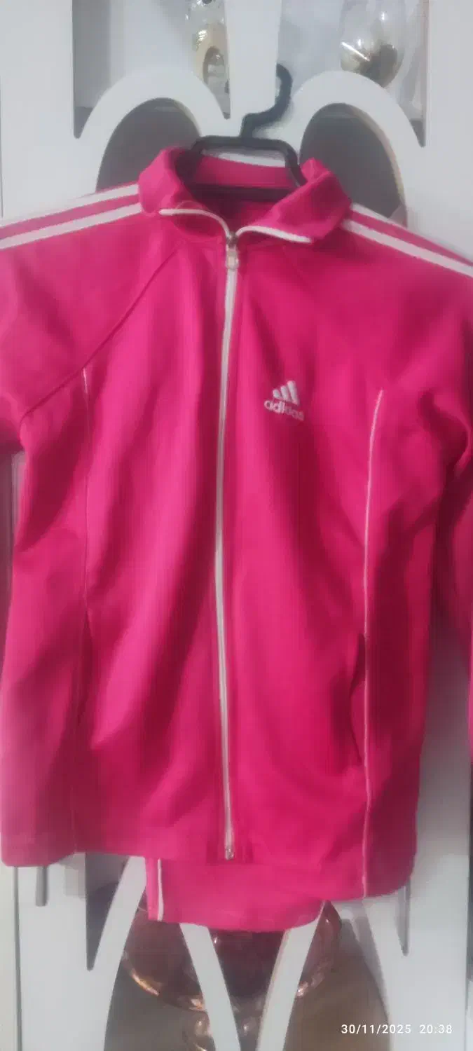 لباس ورزشی|لباس|نیشابور, فرح بخش|دیوار