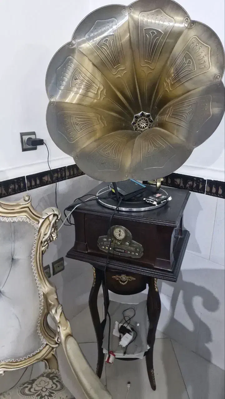 گرامام نونو|کلکسیون اشیاء عتیقه|اراک, |دیوار