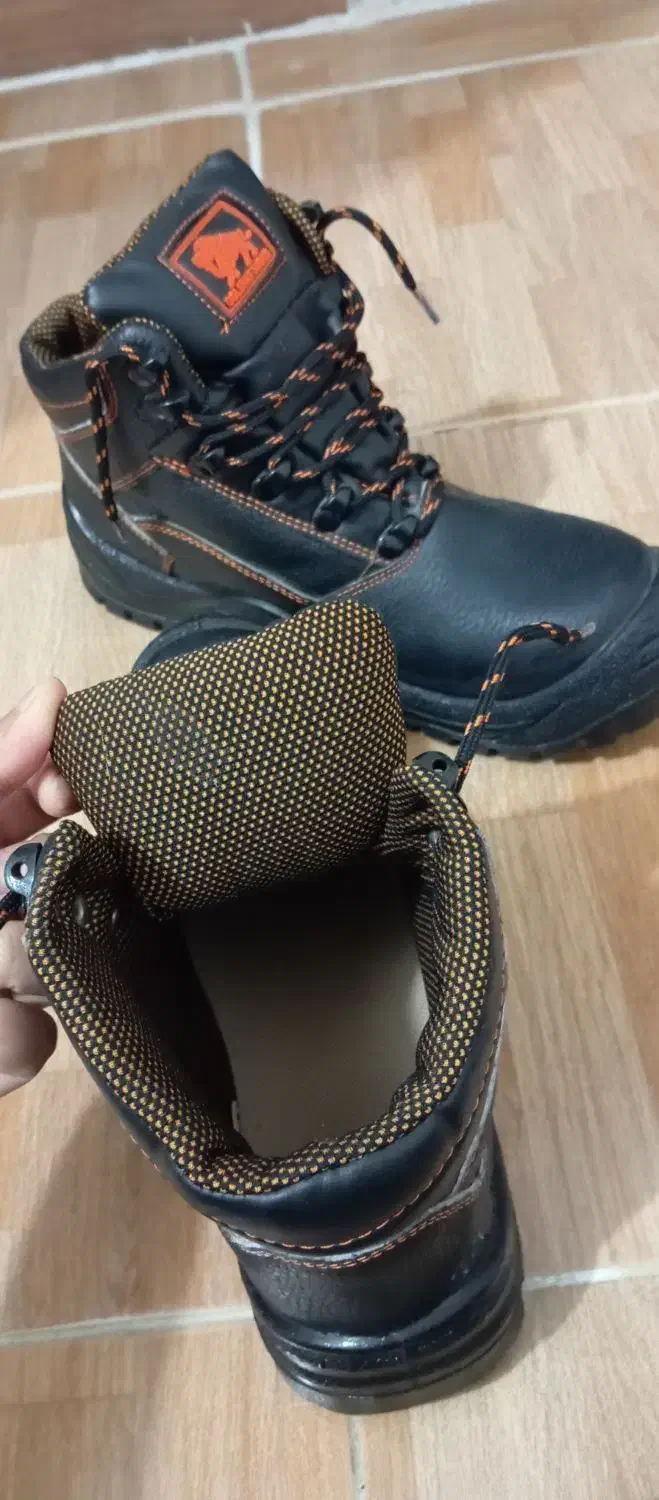 پوتین|کیف، کفش، کمربند|سقز, |دیوار