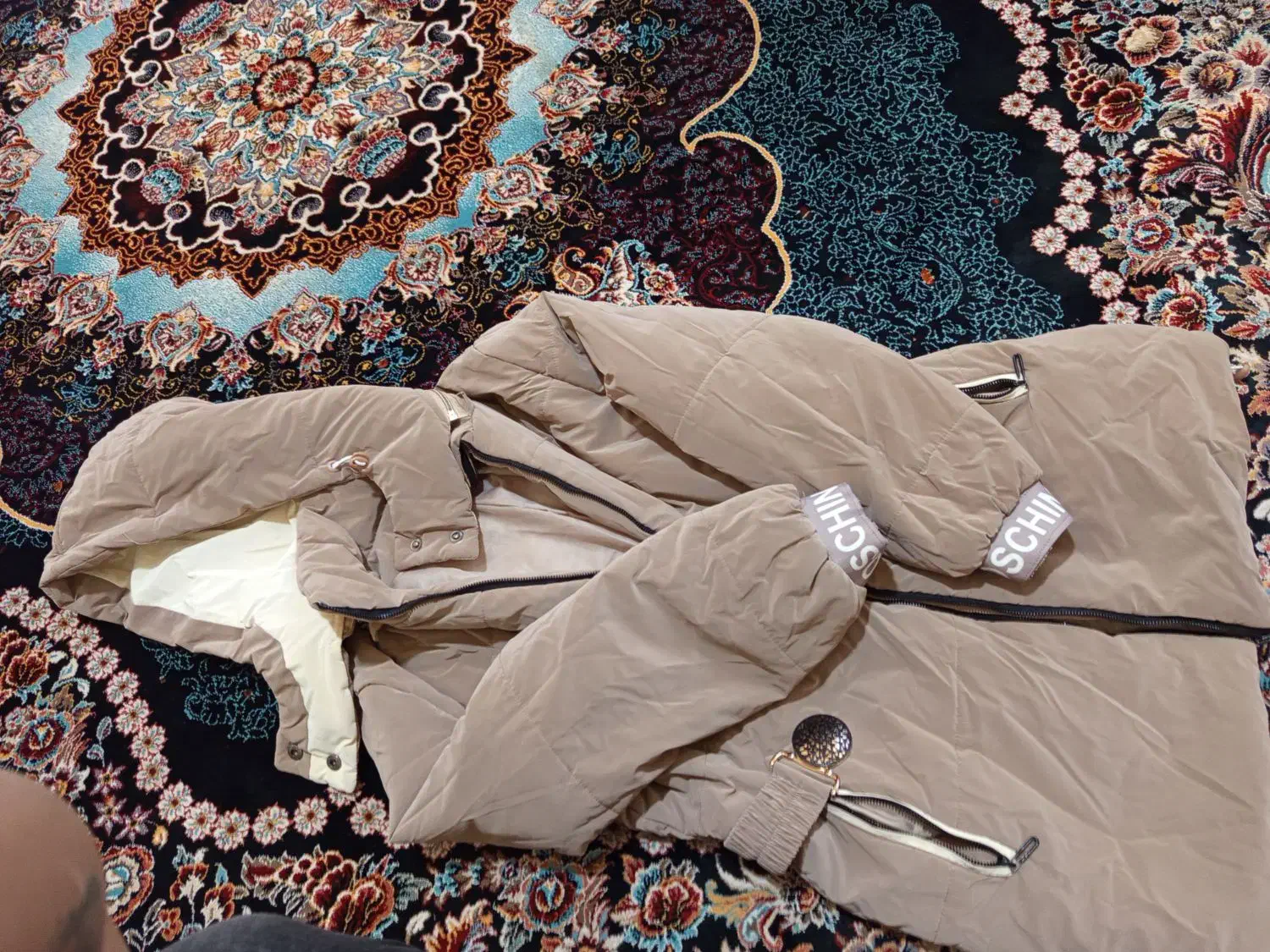 کاپشتن نو|لباس|یاسوج, |دیوار