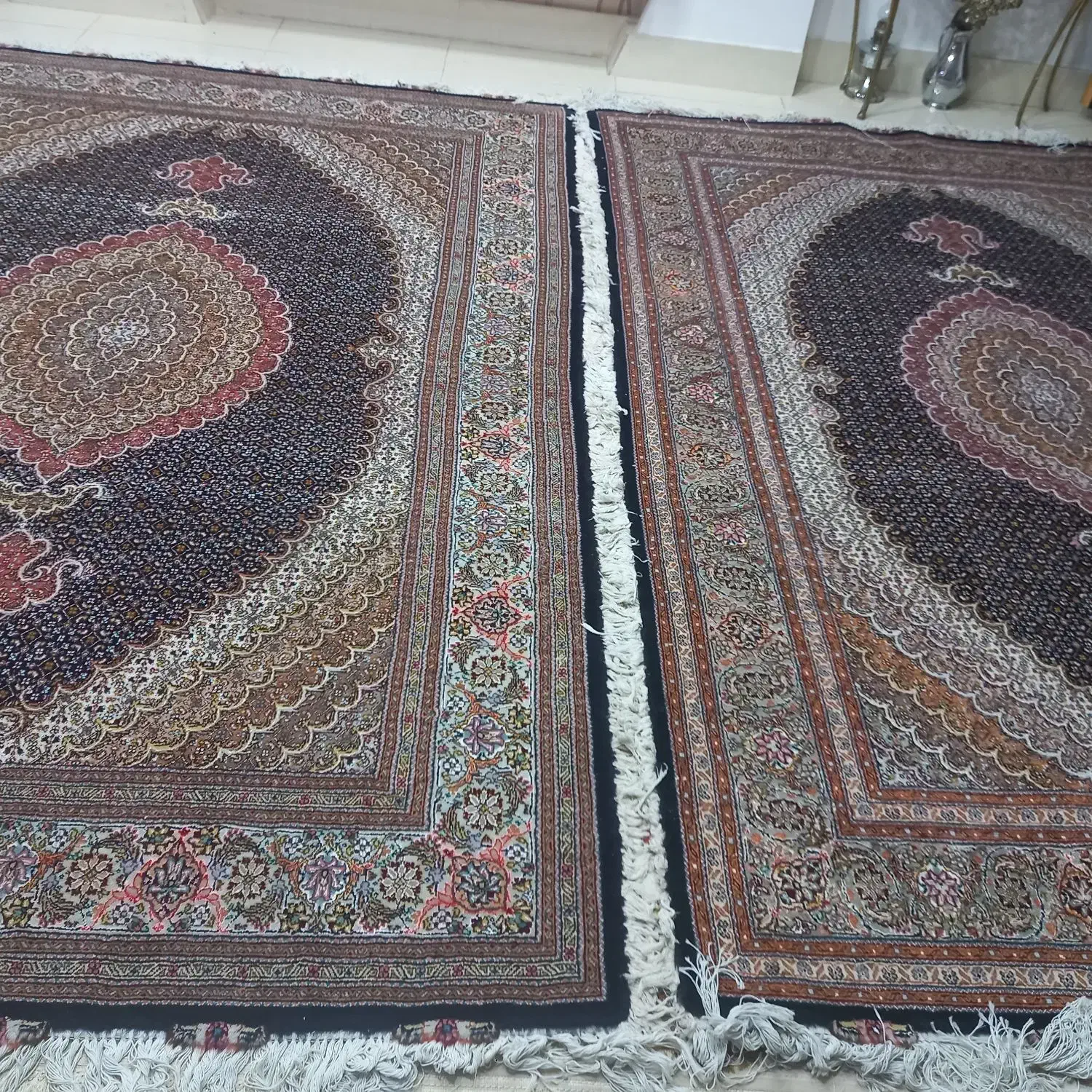 فرش کرم و سرمه ای|فرش|خوی, |دیوار