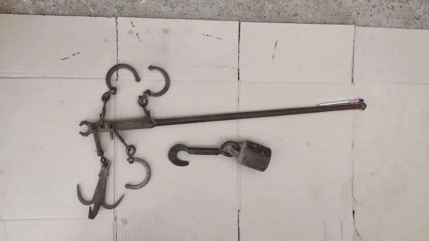 قپان یاقفون قدیمی ۳در|کلکسیون اشیاء عتیقه|مهریز, |دیوار