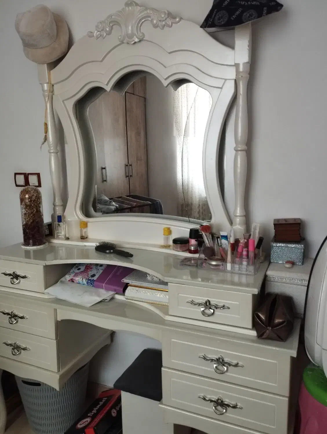 میز ارایش|تخت و سرویس خواب|آستانه اشرفیه, |دیوار