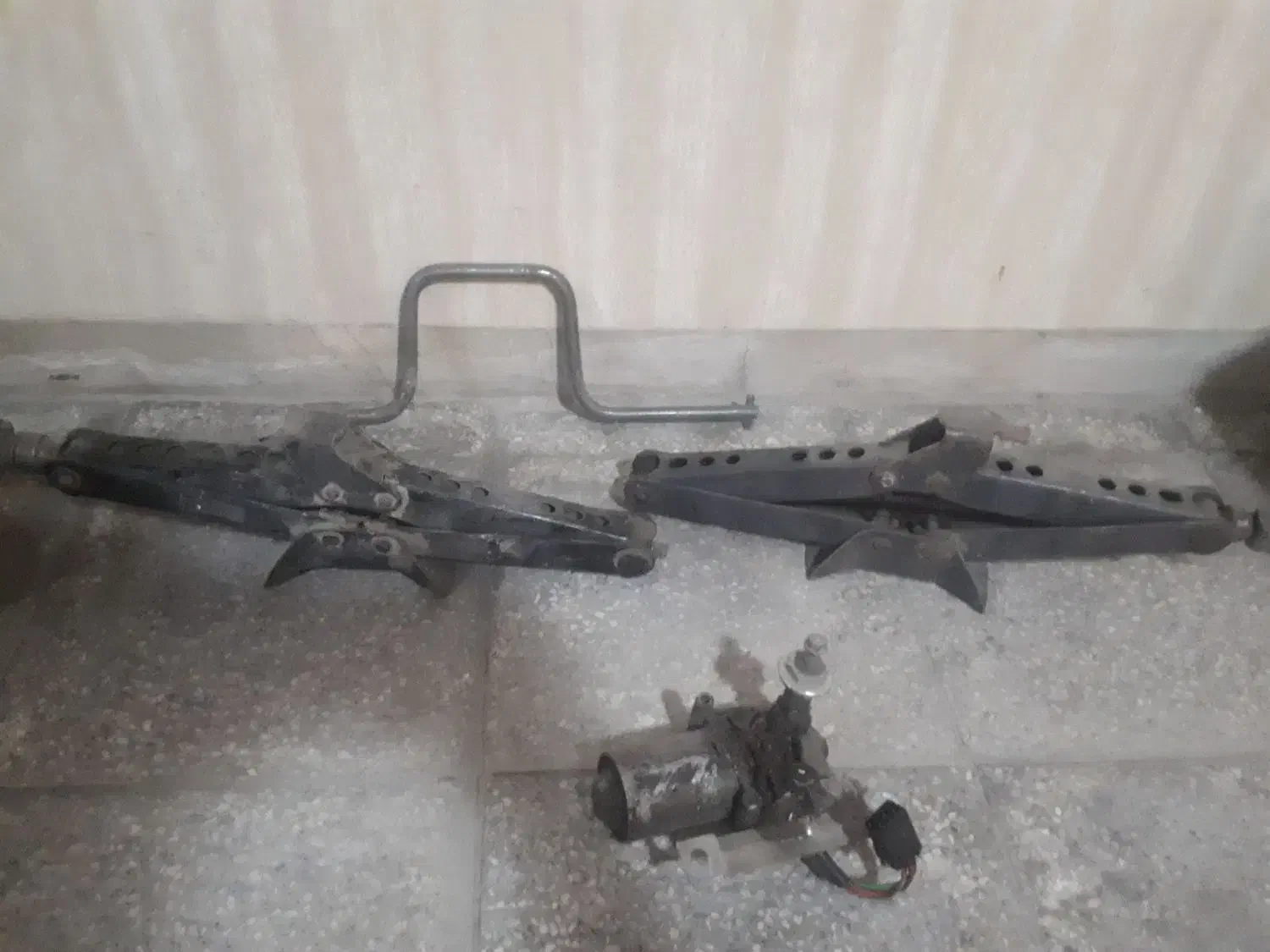 موتور برف پاک کن آمپردیسکصفحه شیشه بالاکن پرایدمته|قطعات یدکی و لوازم جانبی|همدان, |دیوار