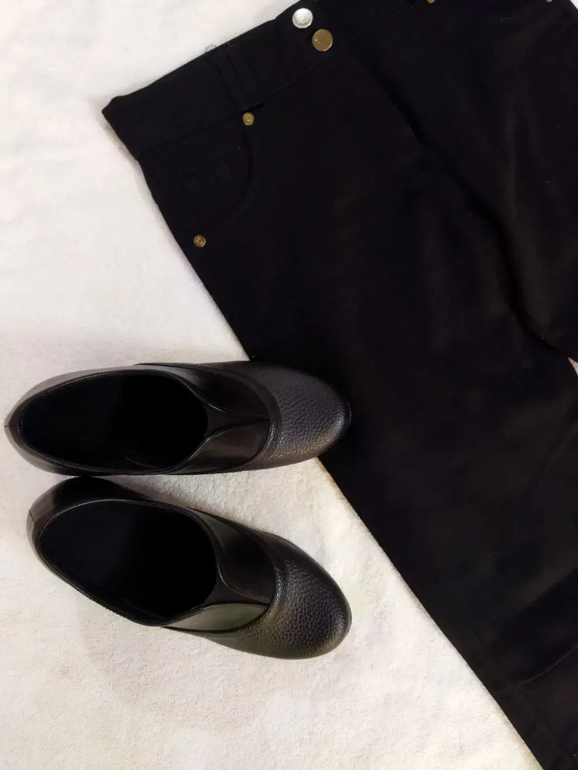 شلوار و کفش زنانه|کیف، کفش، کمربند|نیشابور, خط کاشمر|دیوار