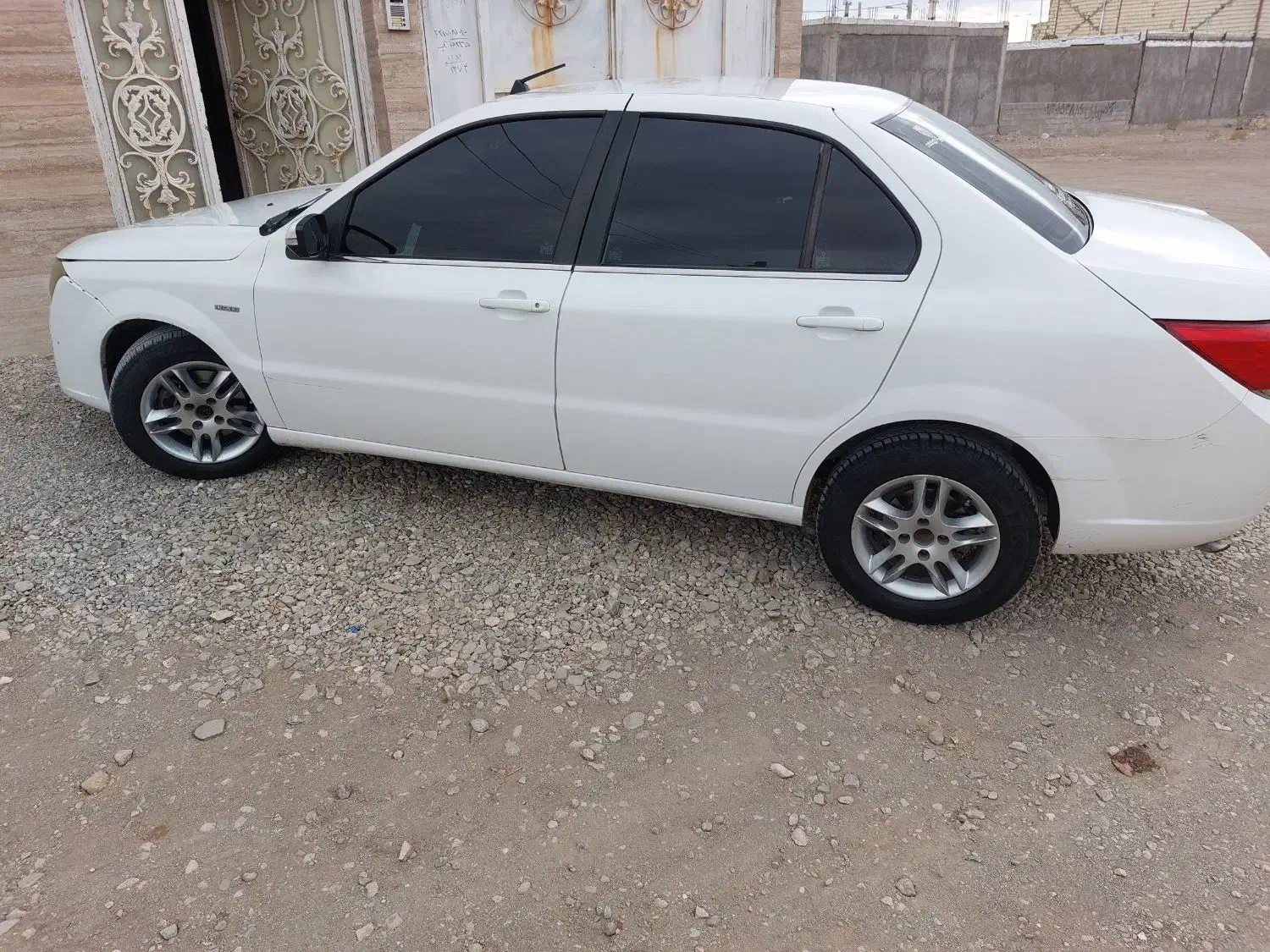 فروش دنا معمولی رنگ سفیدمدل ۱۳۹۴|خودرو سواری و وانت|سیرجان, |دیوار