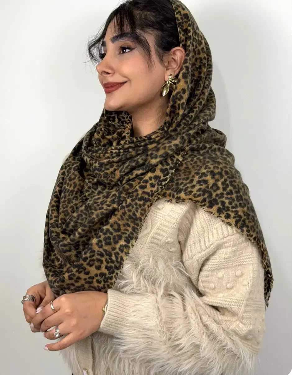 شال موهر|لباس|نیشابور, هفده شهریور|دیوار