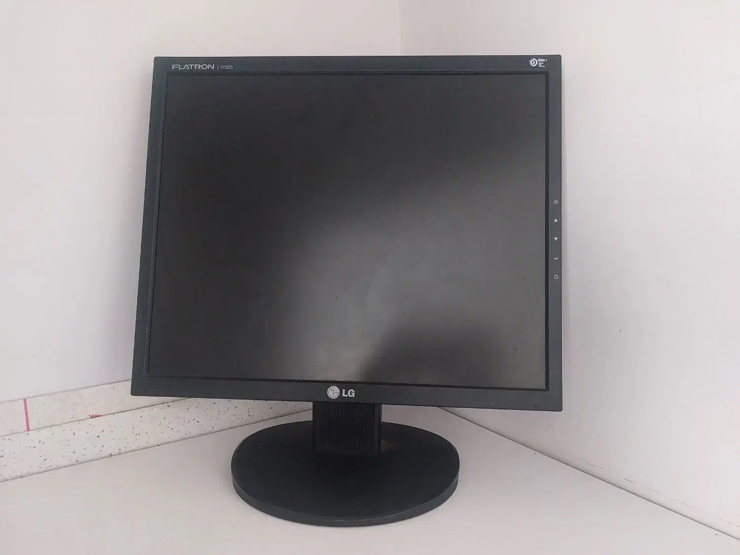 مانیتور LED و LCD مناسب دوربین مداربسته و کامپیوتر|قطعات و لوازم جانبی رایانه|اراک, |دیوار