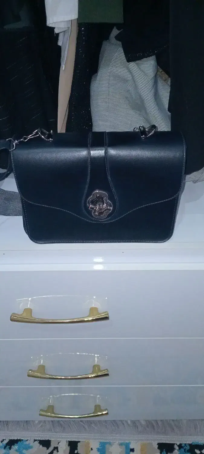 کیف. مجلسی.|کیف، کفش، کمربند|گرمی, |دیوار