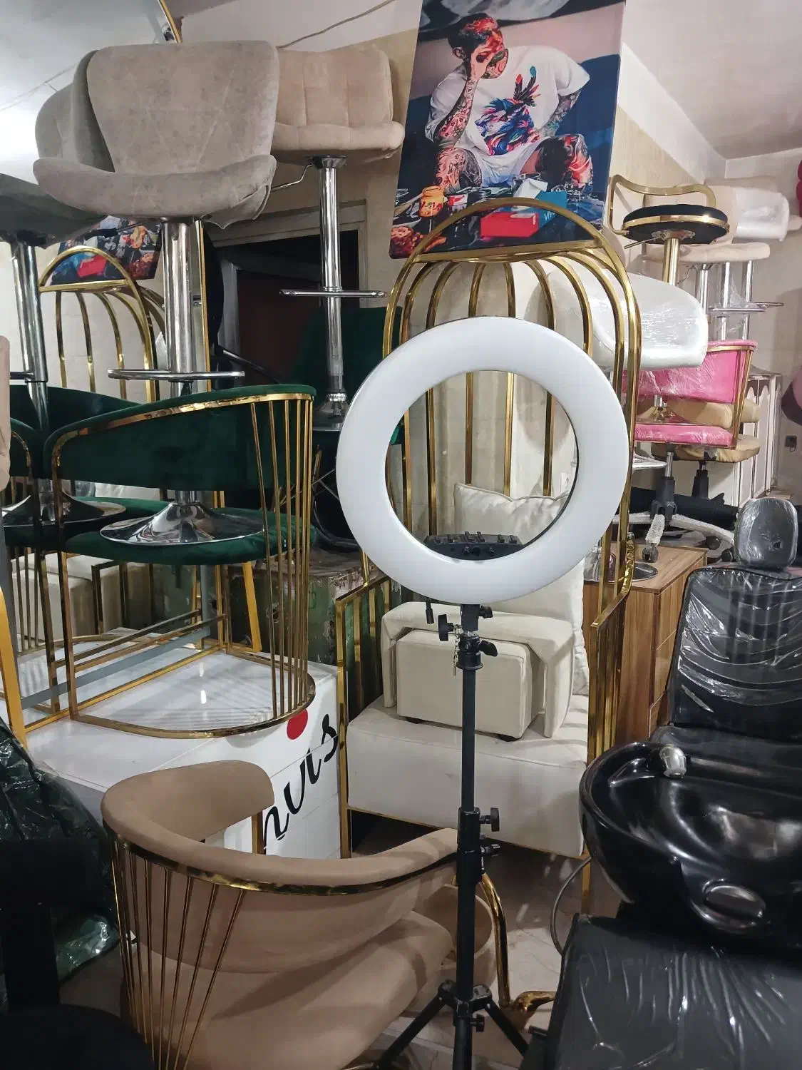 دستگاه بخور برای سالن زیبای موجود میباشد|آرایشگاه و سالن‌های زیبایی|تبریز, |دیوار