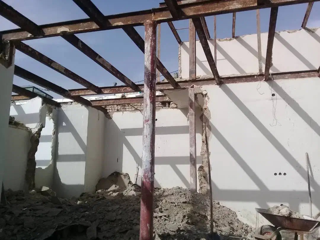 تخریب انواع ساختمان همه جوره|خدمات پیشه و مهارت|کاشان, باغچه فیض|دیوار