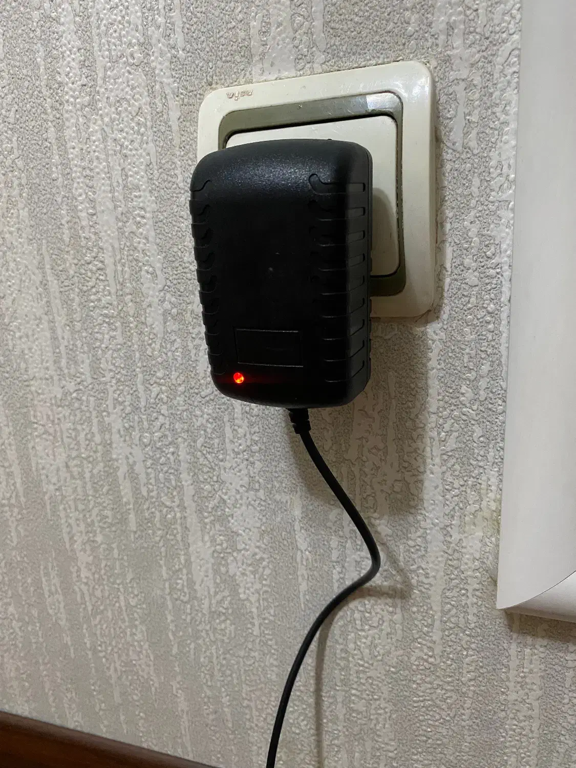 آداپتور چراغ دار محافظ دار 240V|قطعات و لوازم جانبی رایانه|فردیس, شهرک ناز|دیوار