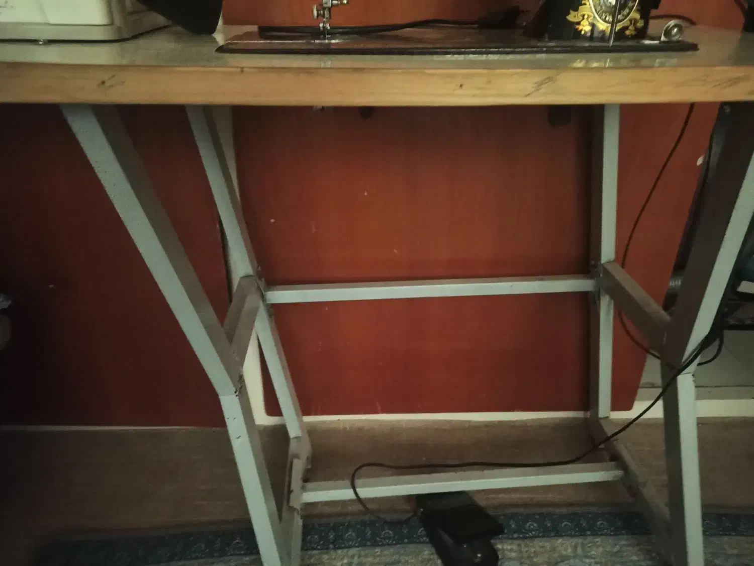 میز پایه دار چرخ خیاطی|لوازم خیاطی و بافتنی|یزد, |دیوار