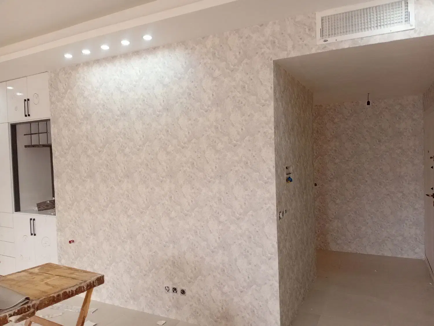 نصاب کاغذ دیواری و پوستر دیواری|خدمات پیشه و مهارت|کرمانشاه, |دیوار