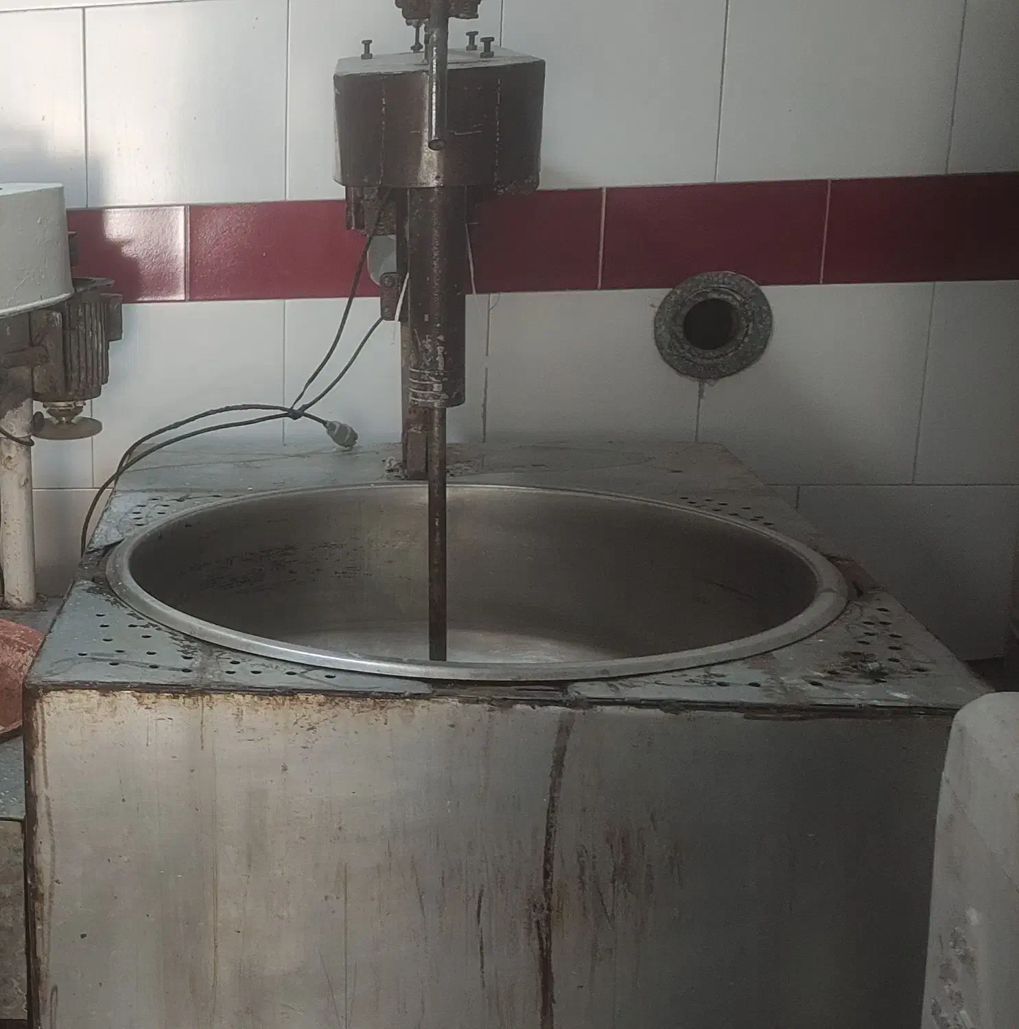 داغ زن، دیگ گز ،چرخ سوهان|ظروف پختوپز|اصفهان, حصه شمالی|دیوار