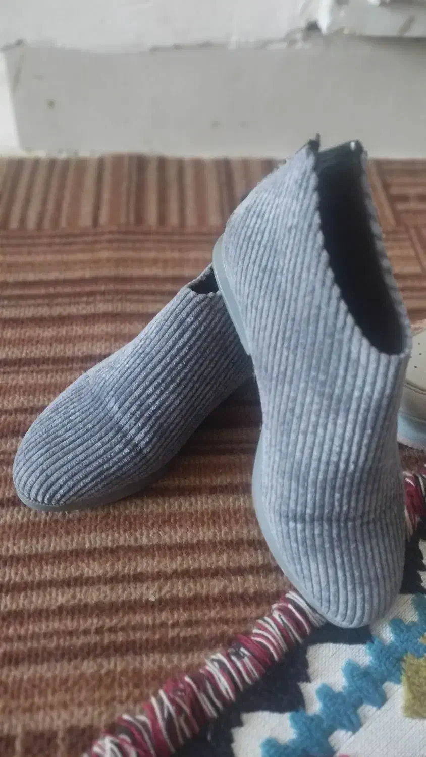 نیم بوت و کفش جردن|کیف، کفش، کمربند|الیگودرز, |دیوار