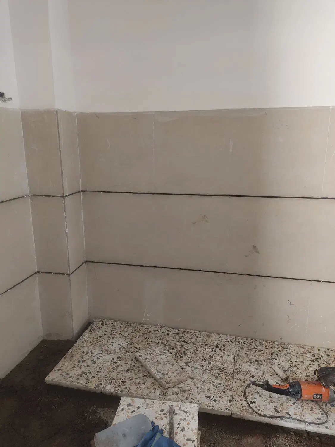 کاشی و سرامیک کاری|خدمات پیشه و مهارت|الوند, |دیوار