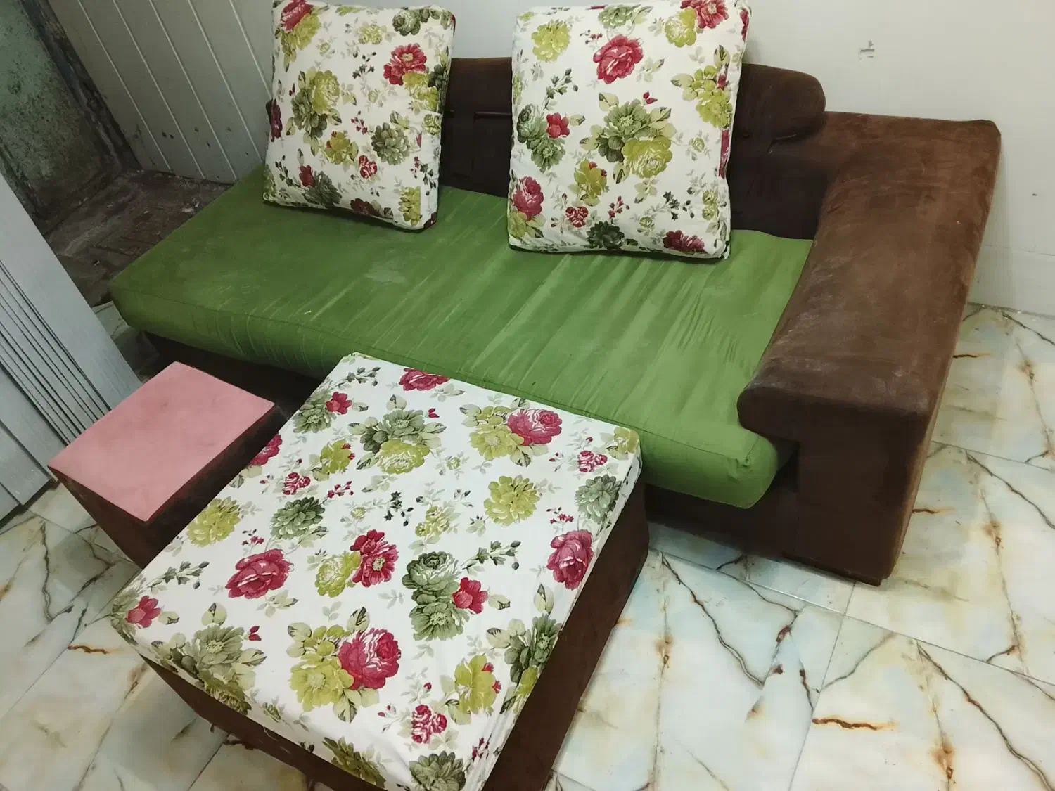 مبل دو نفره با جلو مبلی|مبلمان خانگی و میز عسلی|رشت, نظری|دیوار