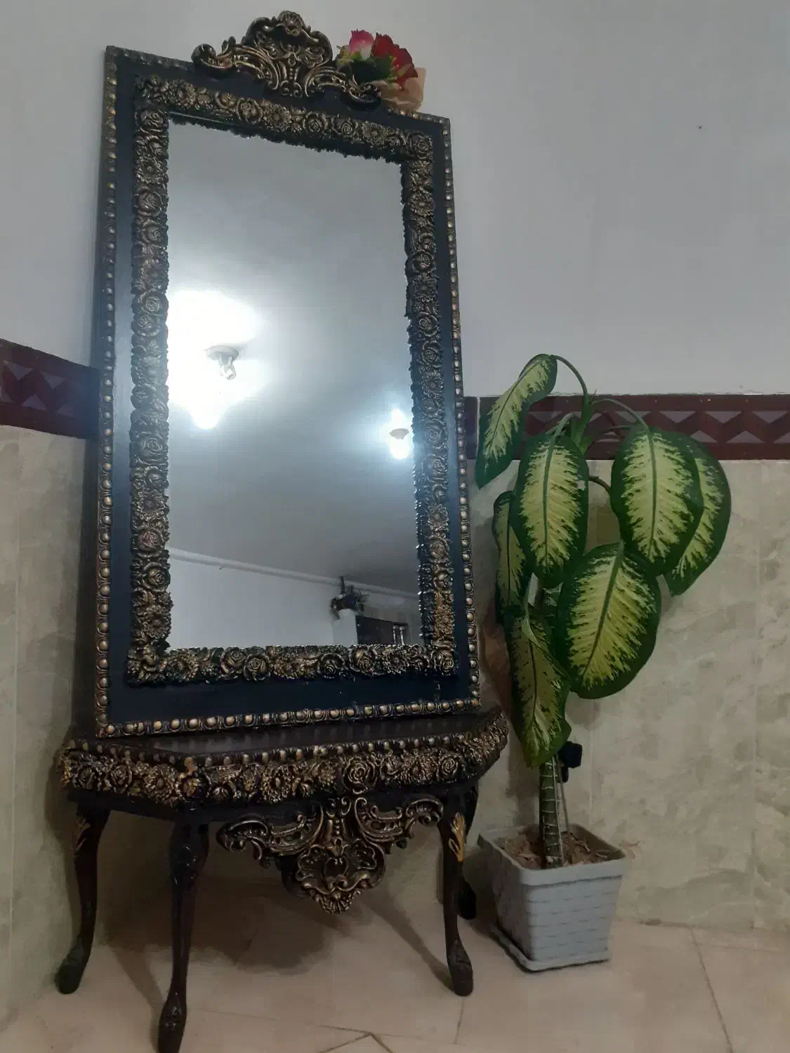 اینه و زیرتلویزون|آینه|ایلام, |دیوار