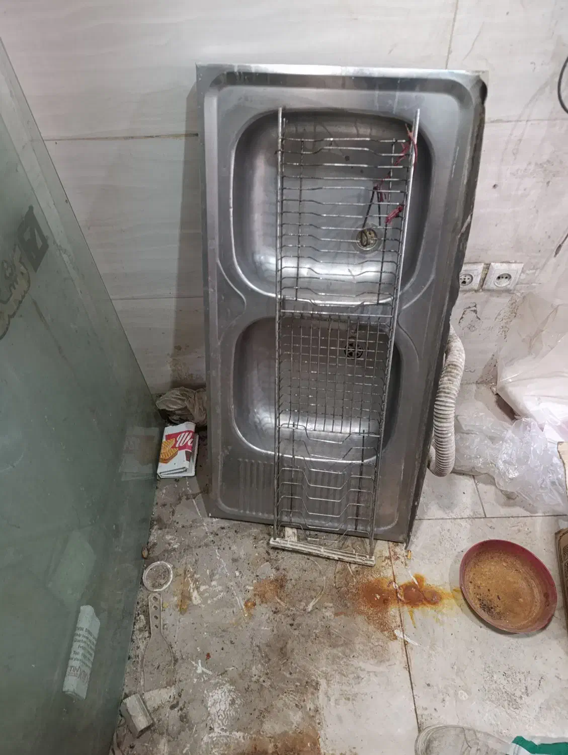 سینگ و ابچکون|آب‌چکان و نظم‌دهنده ظروف|پیشوا, |دیوار