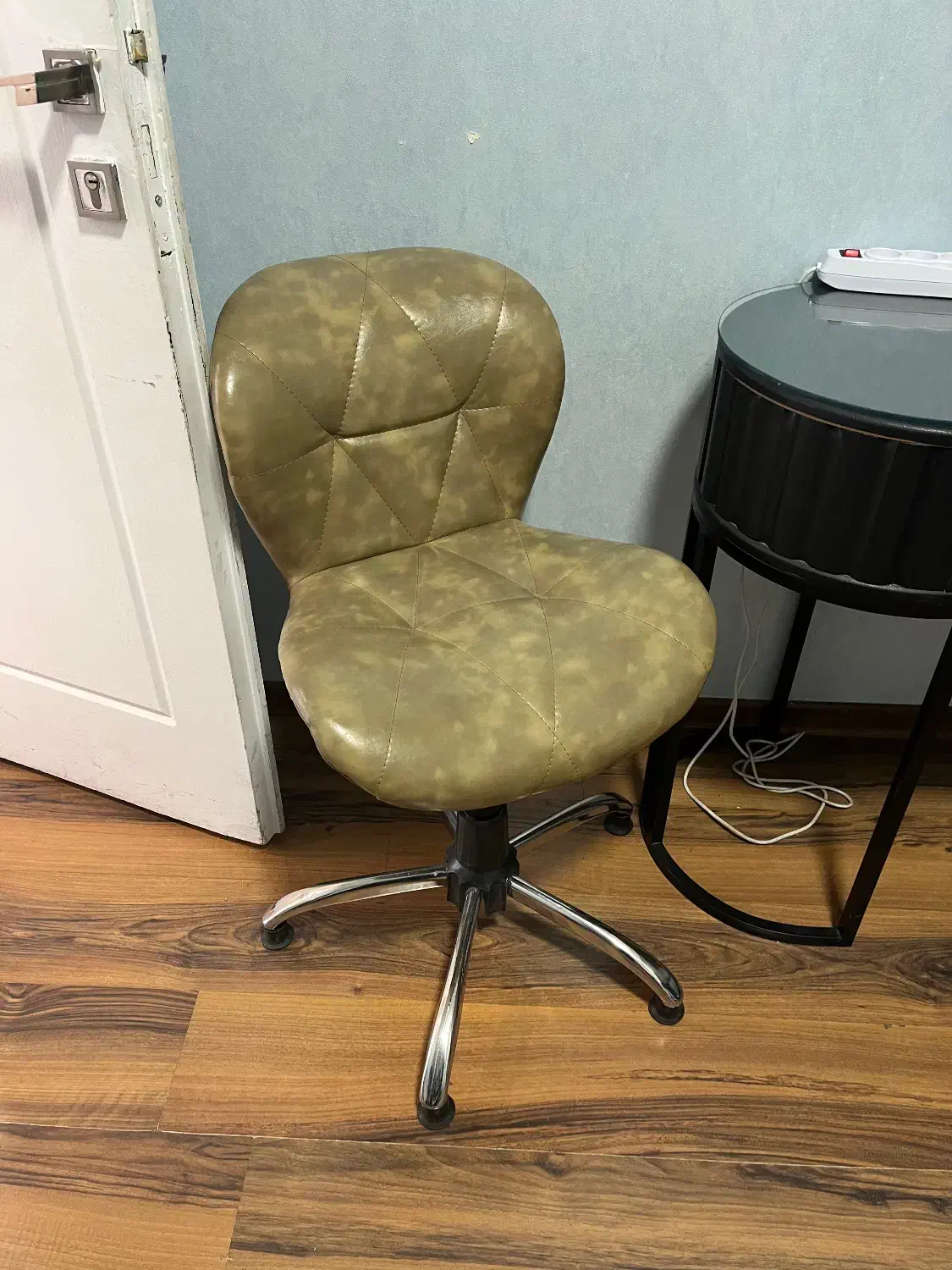 صندلی تابوره و کوپ و میز ناخن|آرایشگاه و سالنهای زیبایی|تهران, قیطریه|دیوار