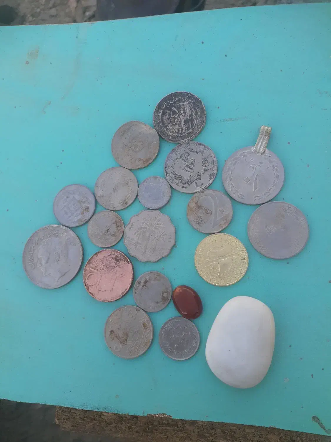 تعدادی سکه و سنگ|کلکسیون سکه، تمبر، اسکناس|تهران, شهرک طالقانی|دیوار