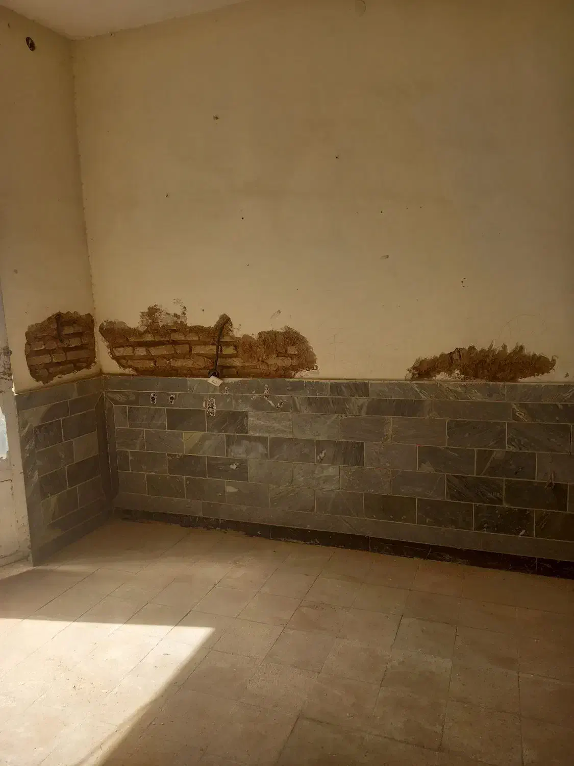 بنایی تعمییرات سرامیک کاری وکارهای ساختمانی|خدمات پیشه و مهارت|همدان, |دیوار