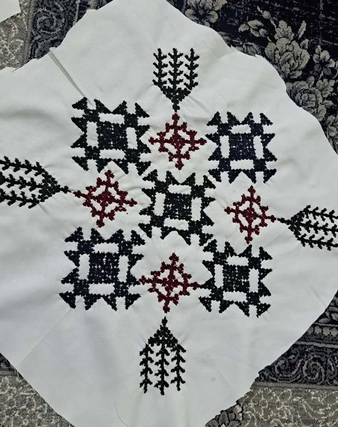 گل پریوال بالشتی|رختخواب، بالش، پتو|خاش, |دیوار