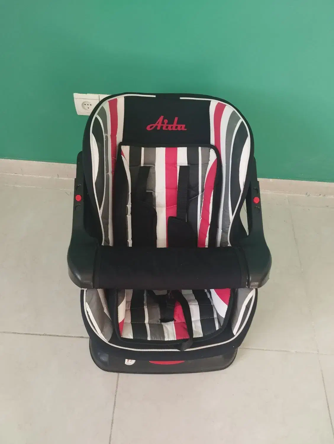 صندلی ماشین کودک|تخت و صندلی بچه|شیراز, گویم|دیوار