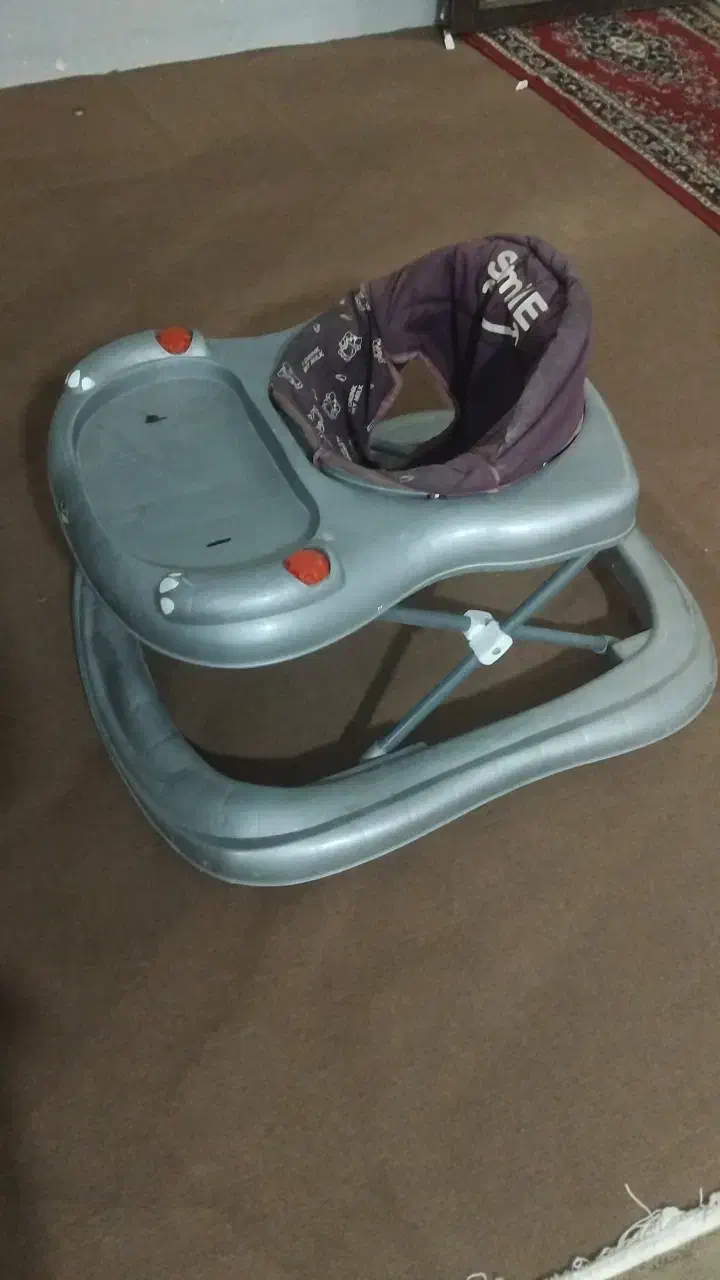 روروک در حد نو سالم و تمیز قیمت ۴۵۰ هزار تومان|کالسکه و لوازم جانبی|شیروان (خراسان), |دیوار