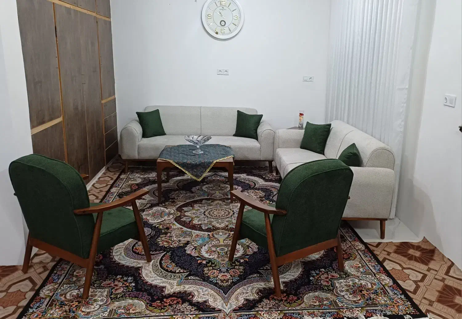 مبل ۸نفره مینی مال و میز عسلی|مبلمان خانگی و میز عسلی|علیآباد کتول, |دیوار
