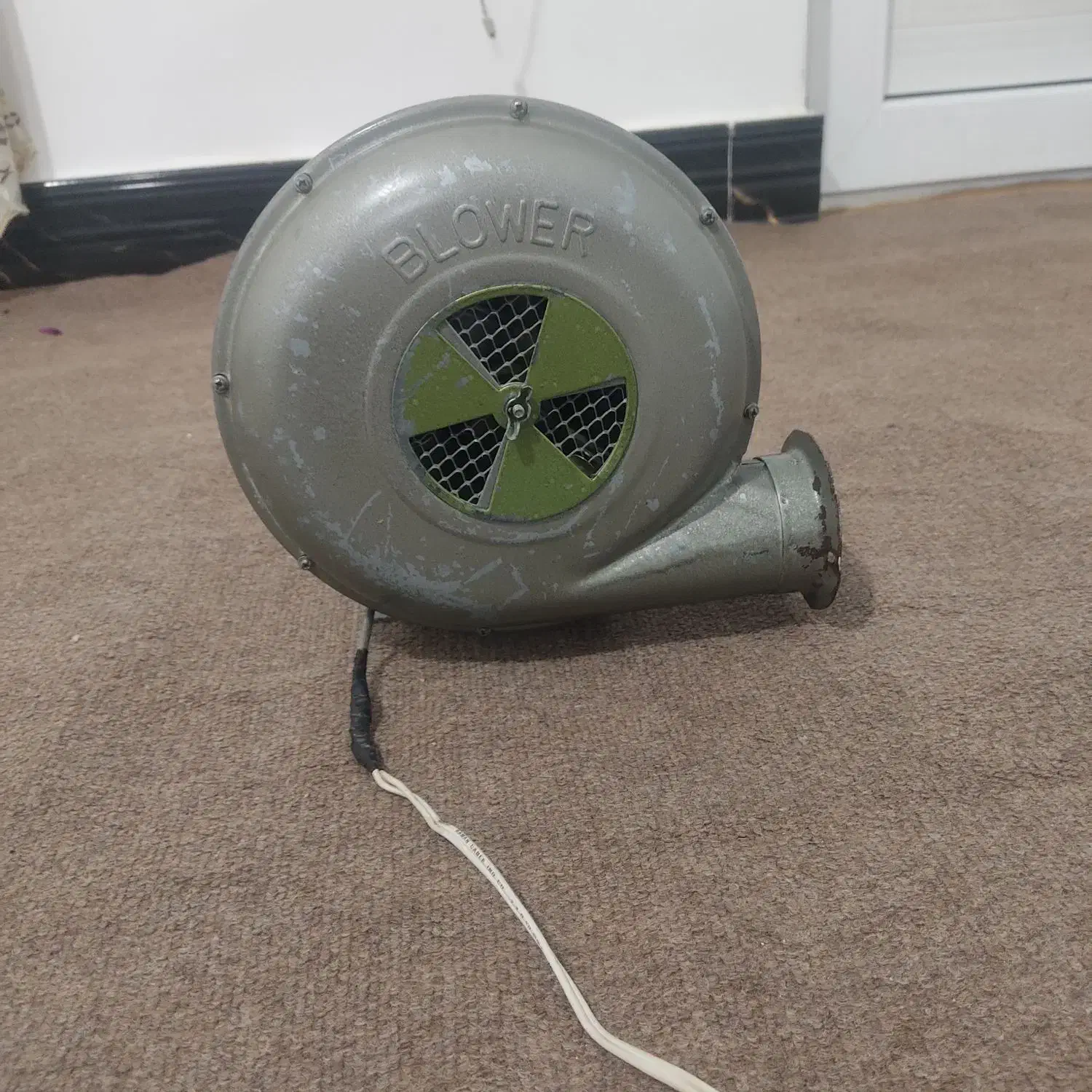 فن حلزونی|پنکه و تصفیه‌کنندهٔ هوا|شیراز, کرونی(خاتونک)|دیوار